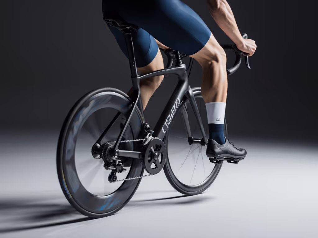 cyclist_maintaining_smooth_pedal_stroke_at_80_rpm